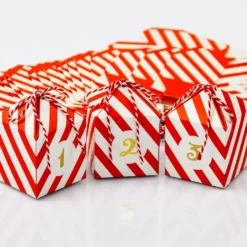 Caja para Dulces Rayas Rojas y Blancas con Cinta
