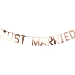 Guirnalda Just Married