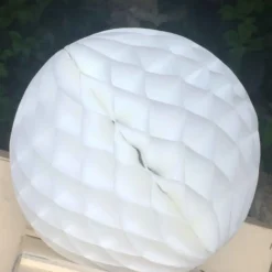 Pompón Nido de Abeja blanco 20 cm