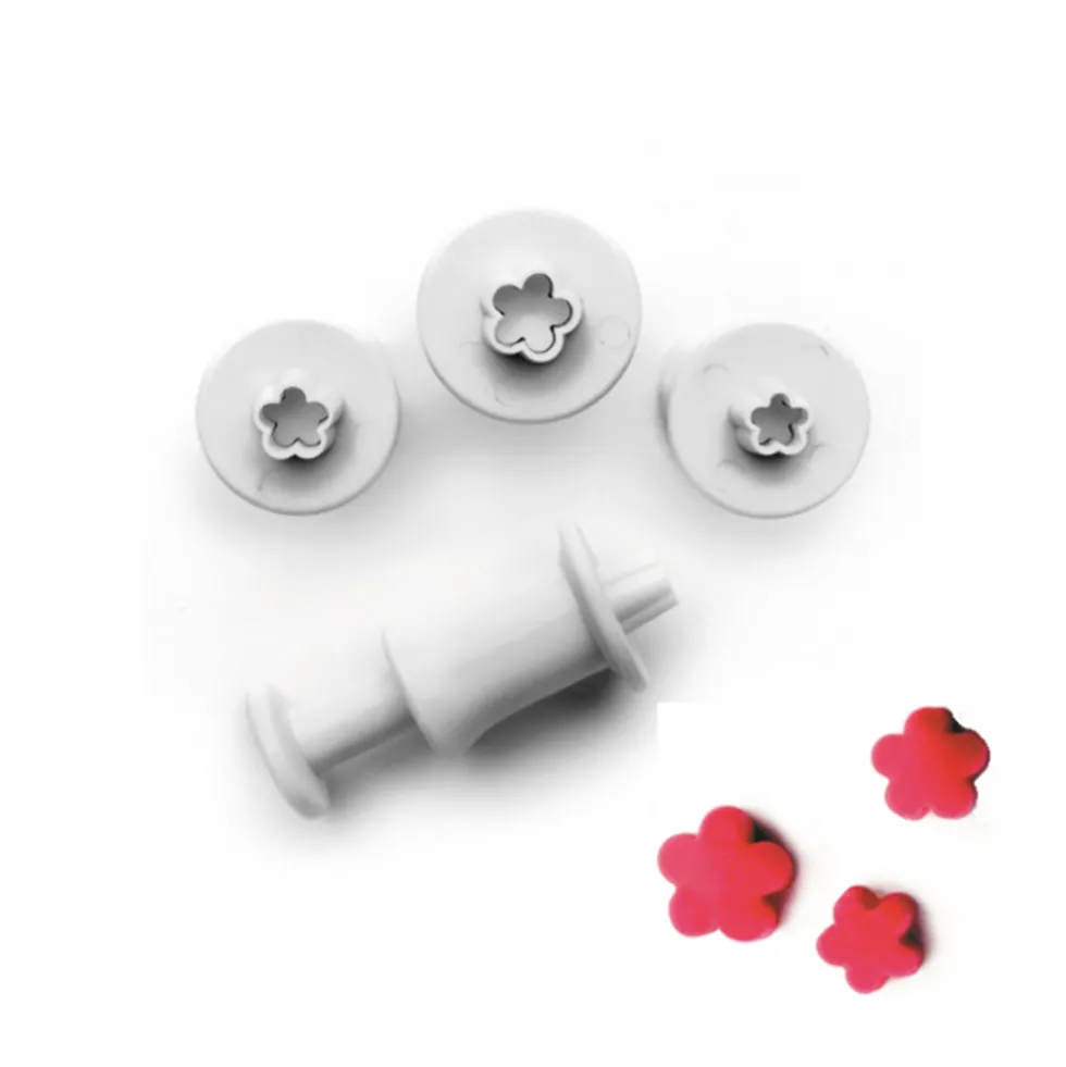 Set de 3 mini cortadores con expulsor Florecillas